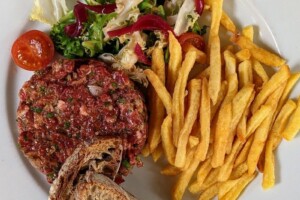 tartare de boeuf et frites maison