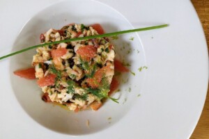 Avocat, crevettes et crabe, vinaigrette aux agrumes